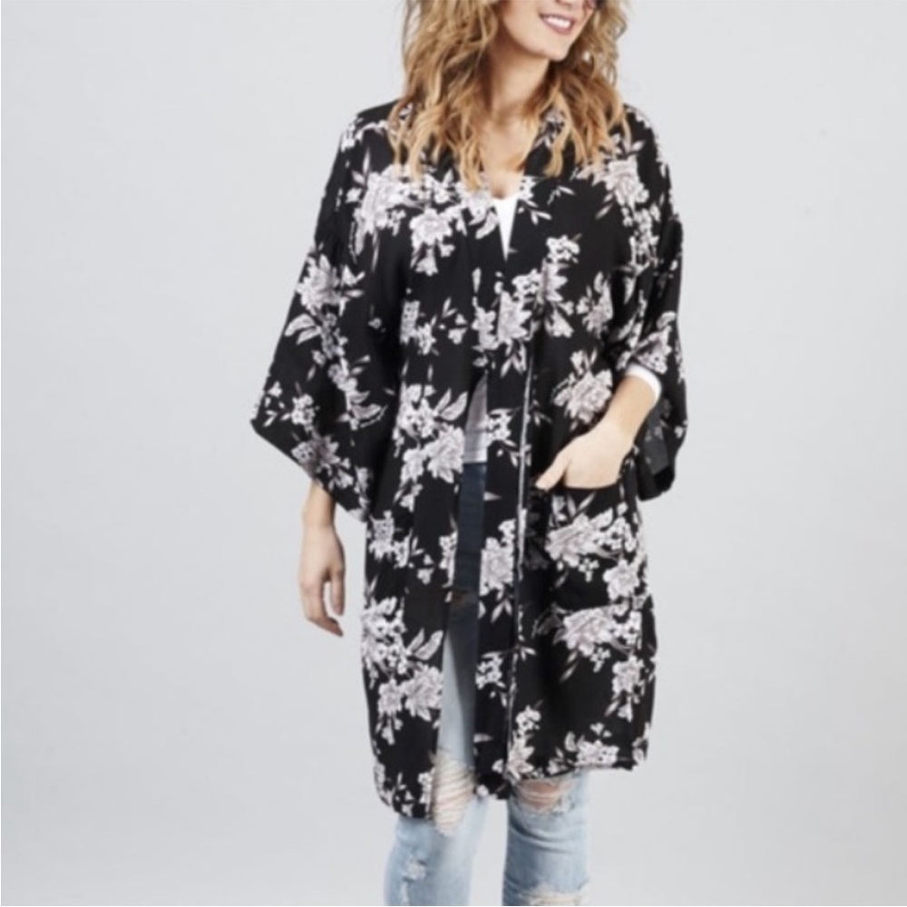 Spiritual Gangster Maya Kimono Robe in Black And White Floral